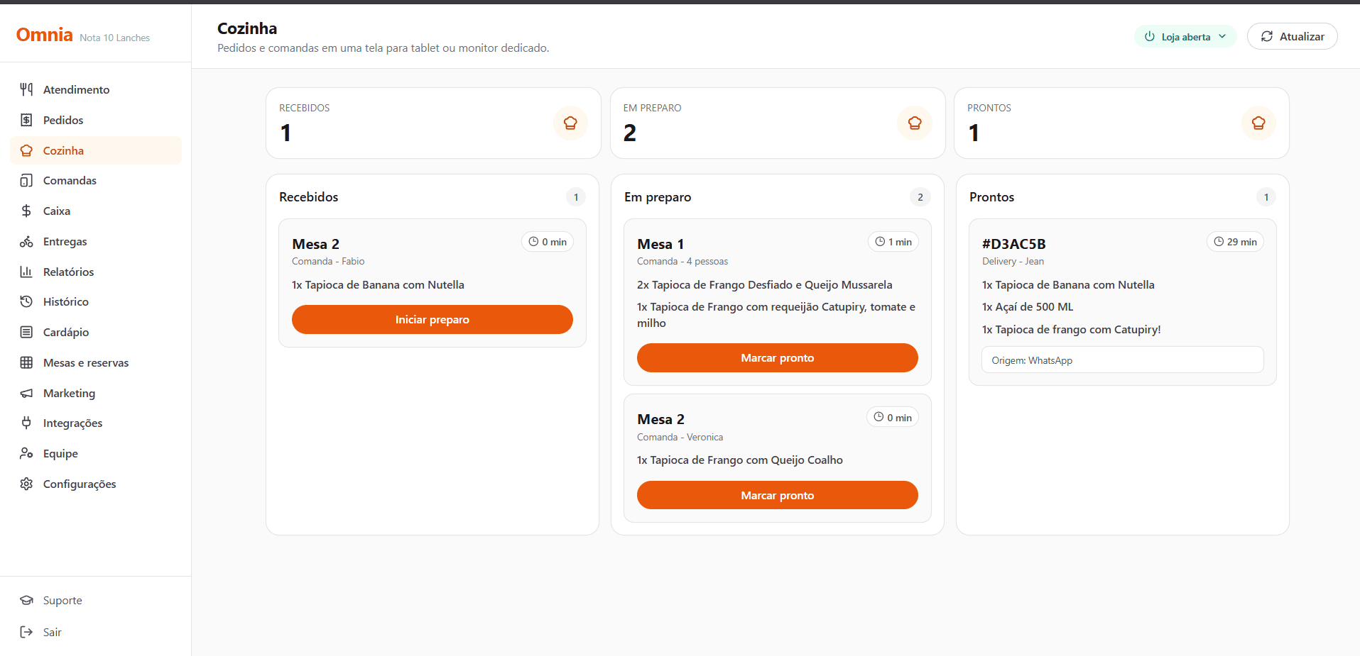 Kanban de cozinha da Omnia mostrando pedidos em preparo, prontos e em rota.